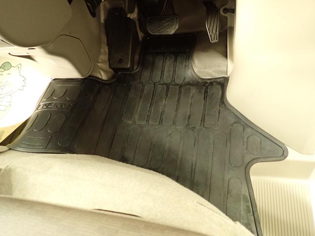 エブリイ PA 6型 2WD 4AT スズキセーフティサポート非装着車 AM/FMラジオ リヤパーキングセンサー 後席両側スライドドア フロアマット バイザー オートライト マニュアルエアコン アイドリングストップ マッドフラップ スペアタイヤ 運転席・助手席エアバック(11枚目)