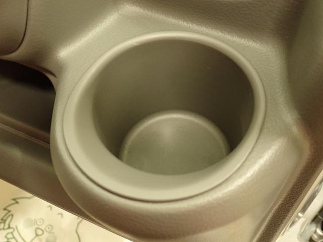 エブリイ PA 6型 2WD 4AT スズキセーフティサポート非装着車 AM/FMラジオ リヤパーキングセンサー 後席両側スライドドア フロアマット バイザー オートライト マニュアルエアコン アイドリングストップ マッドフラップ スペアタイヤ 運転席・助手席エアバック(36枚目)