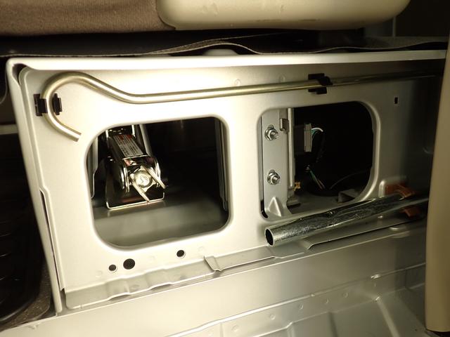 エブリイ PA 6型 2WD 4AT スズキセーフティサポート非装着車 AM/FMラジオ リヤパーキングセンサー 後席両側スライドドア フロアマット バイザー オートライト マニュアルエアコン アイドリングストップ マッドフラップ スペアタイヤ 運転席・助手席エアバック(60枚目)