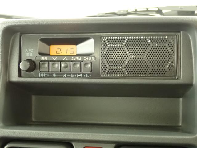 キャリイトラック KCエアコンパワステ 6型 4AT セーフティサポート装着車 2WD AM/FMラジオ 衝突被害軽減ブレーキ 車検整備付 車線逸脱警報機能 アイドリングストップ ハイビームアシスト マッドフラップ 誤発進抑制機能 マニュアルエアコン 運転席・助手席エアバック(3枚目)