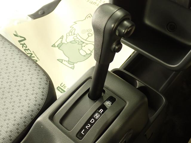 キャリイトラック KCエアコンパワステ 6型 4AT セーフティサポート装着車 2WD AM/FMラジオ 衝突被害軽減ブレーキ 車検整備付 車線逸脱警報機能 アイドリングストップ ハイビームアシスト マッドフラップ 誤発進抑制機能 マニュアルエアコン 運転席・助手席エアバック(5枚目)