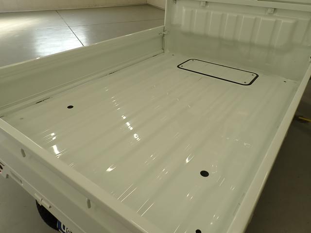 キャリイトラック KCエアコンパワステ 6型 4AT セーフティサポート装着車 2WD AM/FMラジオ 衝突被害軽減ブレーキ 車検整備付 車線逸脱警報機能 アイドリングストップ ハイビームアシスト マッドフラップ 誤発進抑制機能 マニュアルエアコン 運転席・助手席エアバック(6枚目)