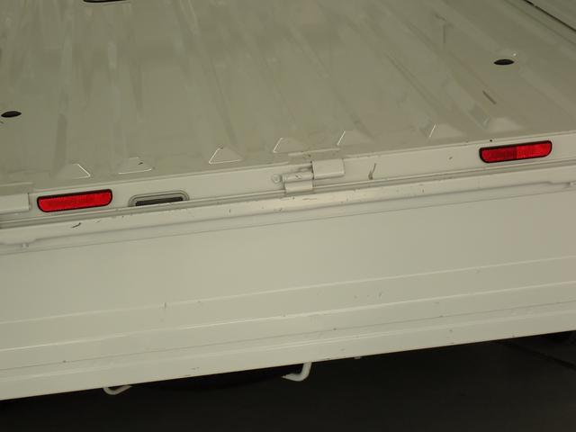 キャリイトラック KCエアコンパワステ 6型 4AT セーフティサポート装着車 2WD AM/FMラジオ 衝突被害軽減ブレーキ 車検整備付 車線逸脱警報機能 アイドリングストップ ハイビームアシスト マッドフラップ 誤発進抑制機能 マニュアルエアコン 運転席・助手席エアバック(27枚目)