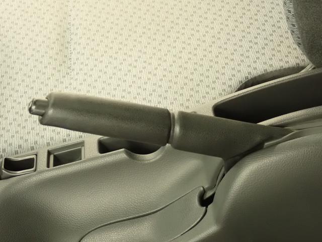 キャリイトラック KCエアコンパワステ 6型 4AT セーフティサポート装着車 2WD AM/FMラジオ 衝突被害軽減ブレーキ 車検整備付 車線逸脱警報機能 アイドリングストップ ハイビームアシスト マッドフラップ 誤発進抑制機能 マニュアルエアコン 運転席・助手席エアバック(28枚目)