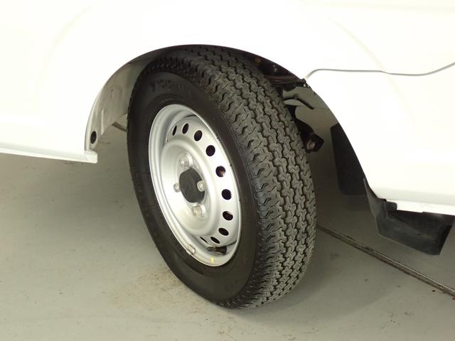 キャリイトラック KCエアコンパワステ 6型 4AT セーフティサポート装着車 2WD AM/FMラジオ 衝突被害軽減ブレーキ 車検整備付 車線逸脱警報機能 アイドリングストップ ハイビームアシスト マッドフラップ 誤発進抑制機能 マニュアルエアコン 運転席・助手席エアバック(35枚目)