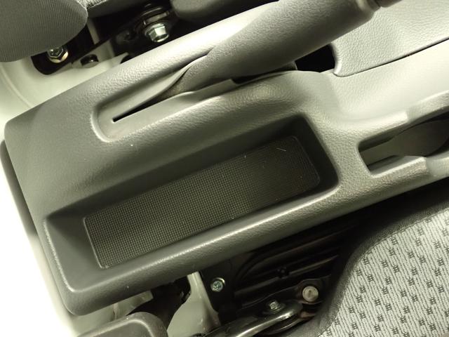 キャリイトラック KCエアコンパワステ 6型 4AT セーフティサポート装着車 2WD AM/FMラジオ 衝突被害軽減ブレーキ 車検整備付 車線逸脱警報機能 アイドリングストップ ハイビームアシスト マッドフラップ 誤発進抑制機能 マニュアルエアコン 運転席・助手席エアバック(53枚目)