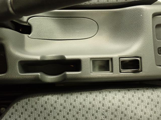 キャリイトラック KCエアコンパワステ 6型 4AT セーフティサポート装着車 2WD AM/FMラジオ 衝突被害軽減ブレーキ 車検整備付 車線逸脱警報機能 アイドリングストップ ハイビームアシスト マッドフラップ 誤発進抑制機能 マニュアルエアコン 運転席・助手席エアバック(57枚目)