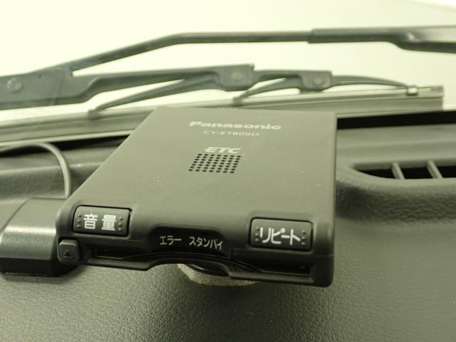 キャリイトラック ＫＣ　エアコン・パワステ　２ＷＤ　３ＡＴ　運転席エアバック　２ＷＤ　フロア３ＡＴ　ナビ　ＥＴＣ　ドアバイザー　マニュアルエアコン　運転席エアバック　マッドフラップ　アングルポストプロテクター　シガーライター　灰皿（4枚目）