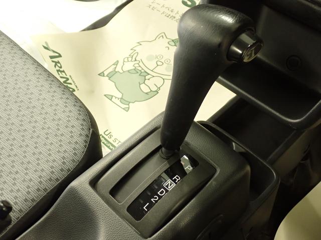 キャリイトラック ＫＣ　エアコン・パワステ　２ＷＤ　３ＡＴ　運転席エアバック　２ＷＤ　フロア３ＡＴ　ナビ　ＥＴＣ　ドアバイザー　マニュアルエアコン　運転席エアバック　マッドフラップ　アングルポストプロテクター　シガーライター　灰皿（6枚目）