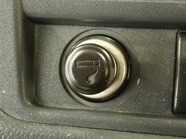 キャリイトラック ＫＣ　エアコン・パワステ　２ＷＤ　３ＡＴ　運転席エアバック　２ＷＤ　フロア３ＡＴ　ナビ　ＥＴＣ　ドアバイザー　マニュアルエアコン　運転席エアバック　マッドフラップ　アングルポストプロテクター　シガーライター　灰皿（7枚目）