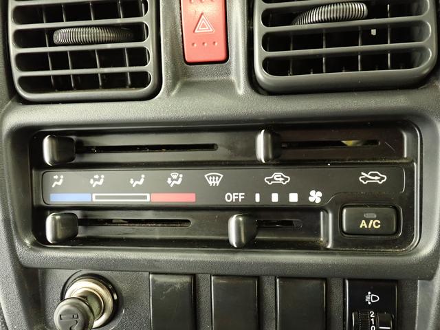 キャリイトラック ＫＣ　エアコン・パワステ　２ＷＤ　３ＡＴ　運転席エアバック　２ＷＤ　フロア３ＡＴ　ナビ　ＥＴＣ　ドアバイザー　マニュアルエアコン　運転席エアバック　マッドフラップ　アングルポストプロテクター　シガーライター　灰皿（17枚目）