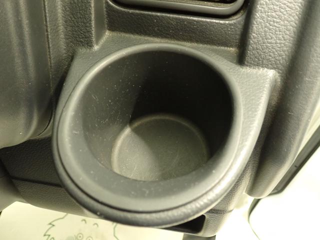 キャリイトラック ＫＣ　エアコン・パワステ　２ＷＤ　３ＡＴ　運転席エアバック　２ＷＤ　フロア３ＡＴ　ナビ　ＥＴＣ　ドアバイザー　マニュアルエアコン　運転席エアバック　マッドフラップ　アングルポストプロテクター　シガーライター　灰皿（33枚目）