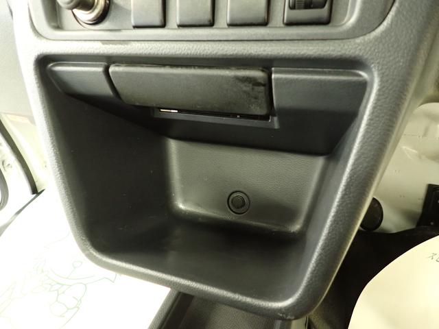 キャリイトラック ＫＣ　エアコン・パワステ　２ＷＤ　３ＡＴ　運転席エアバック　２ＷＤ　フロア３ＡＴ　ナビ　ＥＴＣ　ドアバイザー　マニュアルエアコン　運転席エアバック　マッドフラップ　アングルポストプロテクター　シガーライター　灰皿（36枚目）