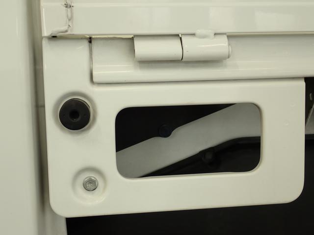 キャリイトラック ＫＣ　エアコン・パワステ　２ＷＤ　３ＡＴ　運転席エアバック　２ＷＤ　フロア３ＡＴ　ナビ　ＥＴＣ　ドアバイザー　マニュアルエアコン　運転席エアバック　マッドフラップ　アングルポストプロテクター　シガーライター　灰皿（42枚目）