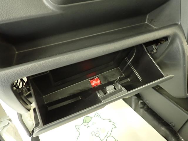 キャリイトラック ＫＣ　エアコン・パワステ　２ＷＤ　３ＡＴ　運転席エアバック　２ＷＤ　フロア３ＡＴ　ナビ　ＥＴＣ　ドアバイザー　マニュアルエアコン　運転席エアバック　マッドフラップ　アングルポストプロテクター　シガーライター　灰皿（45枚目）
