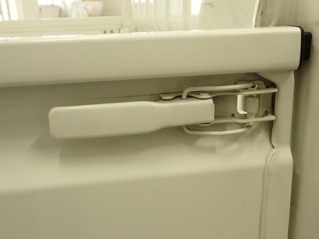 キャリイトラック ＫＣ　エアコン・パワステ　２ＷＤ　３ＡＴ　運転席エアバック　２ＷＤ　フロア３ＡＴ　ナビ　ＥＴＣ　ドアバイザー　マニュアルエアコン　運転席エアバック　マッドフラップ　アングルポストプロテクター　シガーライター　灰皿（48枚目）