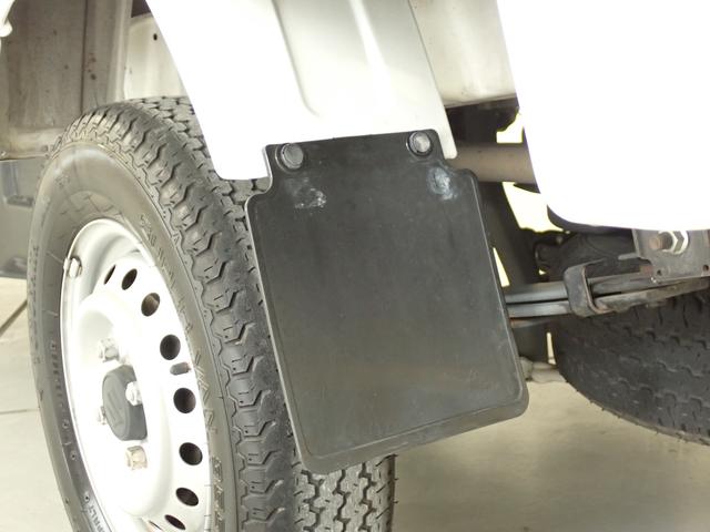 キャリイトラック ＫＣ　エアコン・パワステ　２ＷＤ　３ＡＴ　運転席エアバック　２ＷＤ　フロア３ＡＴ　ナビ　ＥＴＣ　ドアバイザー　マニュアルエアコン　運転席エアバック　マッドフラップ　アングルポストプロテクター　シガーライター　灰皿（55枚目）