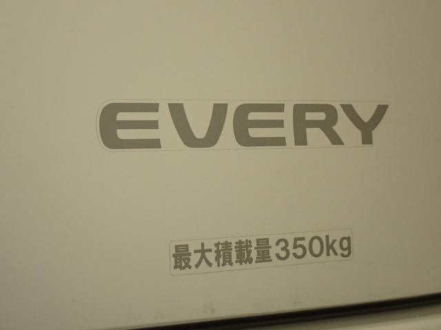 エブリイ ＰＣ　６型　２ＷＤ　ＣＶＴ　デュアルカメラブレーキサポート　衝突被害軽減ブレーキ　リヤパーキングセンサー　車検整備付　ＬＥＤヘッドランプ　ハイビームアシスト　後席両側スライドドア　フロアマット　シートヒーター　車線逸脱警報機能　マッドフラップ　スペアタイヤ（53枚目）