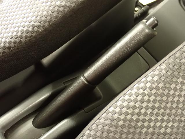 ハスラー Ｇ　ＭＲ３１Ｓ　２型　２ＷＤ　フロア５ＭＴ　車検整備付　５ＭＴ　ナビ　バックカメラ　ＥＴＣ　車検整備付　フロアマット　ドアバイザー　キーレスエントリー　セキュリティーアラーム　アイドリングストップ　シートヒーター　運転席・助手席エアバック（42枚目）