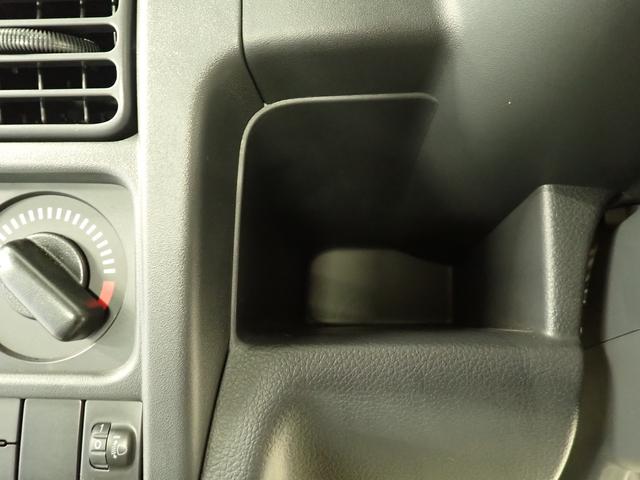 キャリイトラック KCエアコン・パワステ 7型 パートタイム4WD 4AT 4WD 衝突被害軽減ブレーキ 誤発進抑制機能 AM/FMラジオ アイドリングストップ ハイビームアシスト キーレスエントリー フロアマット マッドフラップ スペアタイヤ 車線逸脱警報機能 オートライト(31枚目)