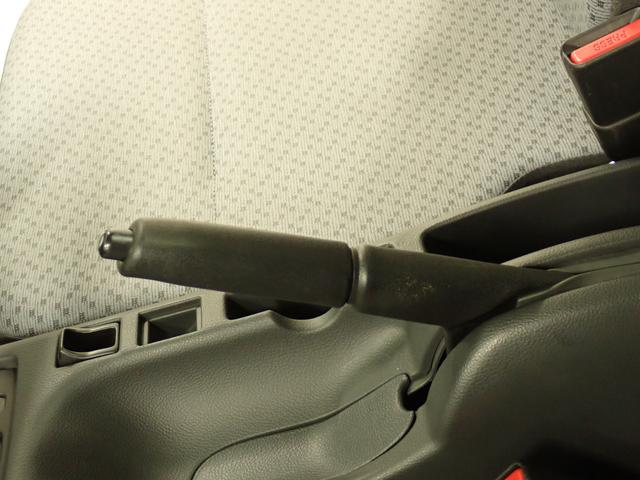 キャリイトラック KCエアコン・パワステ 7型 パートタイム4WD 4AT 4WD 衝突被害軽減ブレーキ 誤発進抑制機能 AM/FMラジオ アイドリングストップ ハイビームアシスト キーレスエントリー フロアマット マッドフラップ スペアタイヤ 車線逸脱警報機能 オートライト(40枚目)