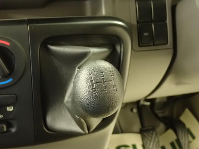 エブリイ PAリミテッド 6型 4WD 5MT LEDヘッドランプ インパネ5MT パートタイム4WD AM/FMラジオ 衝突被害軽減ブレーキ LEDヘッドランプ ハイビームアシスト フロアマット リヤパーキングセンサー キーレスエントリー 後席両側スライドドア(3枚目)