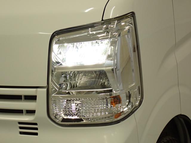 エブリイ PAリミテッド 6型 4WD 5MT LEDヘッドランプ インパネ5MT パートタイム4WD AM/FMラジオ 衝突被害軽減ブレーキ LEDヘッドランプ ハイビームアシスト フロアマット リヤパーキングセンサー キーレスエントリー 後席両側スライドドア(8枚目)