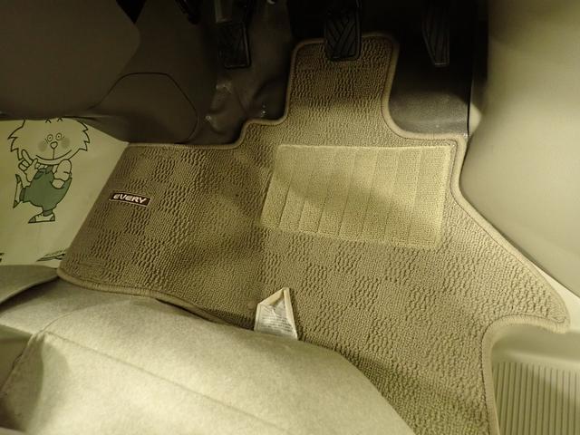 エブリイ PAリミテッド 6型 4WD 5MT LEDヘッドランプ インパネ5MT パートタイム4WD AM/FMラジオ 衝突被害軽減ブレーキ LEDヘッドランプ ハイビームアシスト フロアマット リヤパーキングセンサー キーレスエントリー 後席両側スライドドア(14枚目)