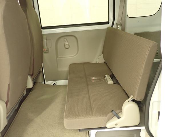 エブリイ PAリミテッド 6型 4WD 5MT LEDヘッドランプ インパネ5MT パートタイム4WD AM/FMラジオ 衝突被害軽減ブレーキ LEDヘッドランプ ハイビームアシスト フロアマット リヤパーキングセンサー キーレスエントリー 後席両側スライドドア(18枚目)