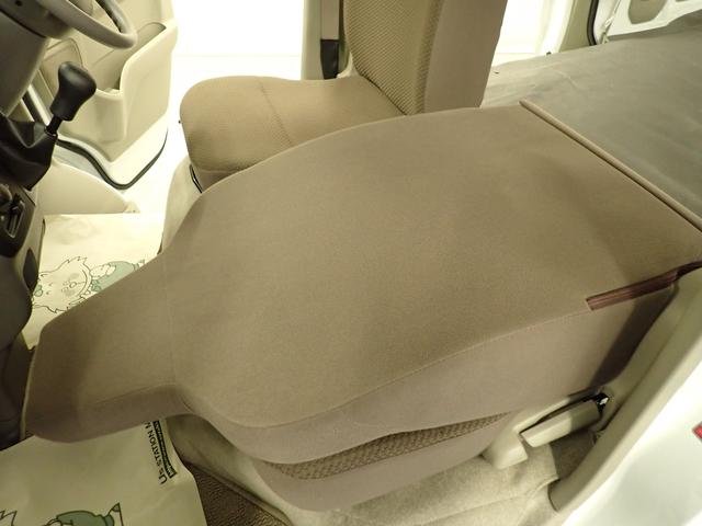 エブリイ PAリミテッド 6型 4WD 5MT LEDヘッドランプ インパネ5MT パートタイム4WD AM/FMラジオ 衝突被害軽減ブレーキ LEDヘッドランプ ハイビームアシスト フロアマット リヤパーキングセンサー キーレスエントリー 後席両側スライドドア(20枚目)