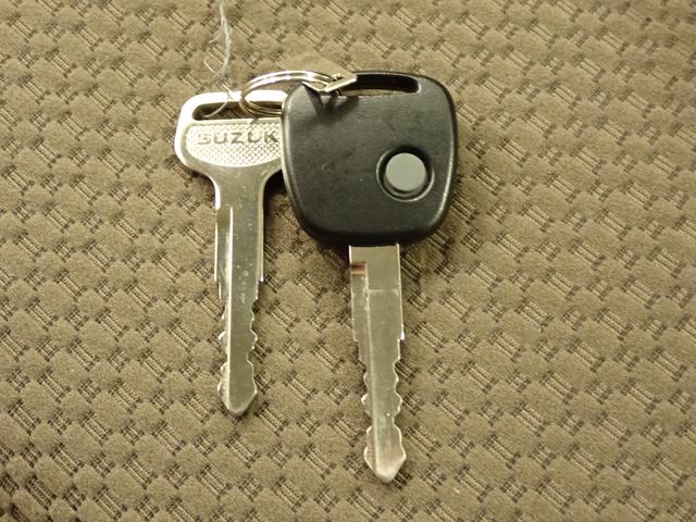 エブリイ PAリミテッド 6型 4WD 5MT LEDヘッドランプ インパネ5MT パートタイム4WD AM/FMラジオ 衝突被害軽減ブレーキ LEDヘッドランプ ハイビームアシスト フロアマット リヤパーキングセンサー キーレスエントリー 後席両側スライドドア(23枚目)