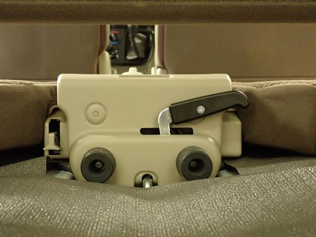 エブリイ PAリミテッド 6型 4WD 5MT LEDヘッドランプ インパネ5MT パートタイム4WD AM/FMラジオ 衝突被害軽減ブレーキ LEDヘッドランプ ハイビームアシスト フロアマット リヤパーキングセンサー キーレスエントリー 後席両側スライドドア(35枚目)