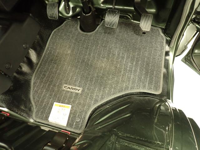 キャリイトラック KCエアコン・パワステ農繁 7型 4WD 高低二段切替式 5MT パートタイム4WD AM/FMラジオ 衝突被害軽減B マット 誤発進抑制機能 アイドリングストップ ハイビームアシスト 車線逸脱警報機能 キーレスエントリー マッドフラップ スペアタイヤ(9枚目)