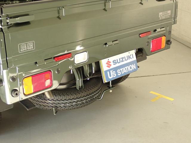 キャリイトラック KCエアコン・パワステ農繁 7型 4WD 高低二段切替式 5MT パートタイム4WD AM/FMラジオ 衝突被害軽減B マット 誤発進抑制機能 アイドリングストップ ハイビームアシスト 車線逸脱警報機能 キーレスエントリー マッドフラップ スペアタイヤ(11枚目)