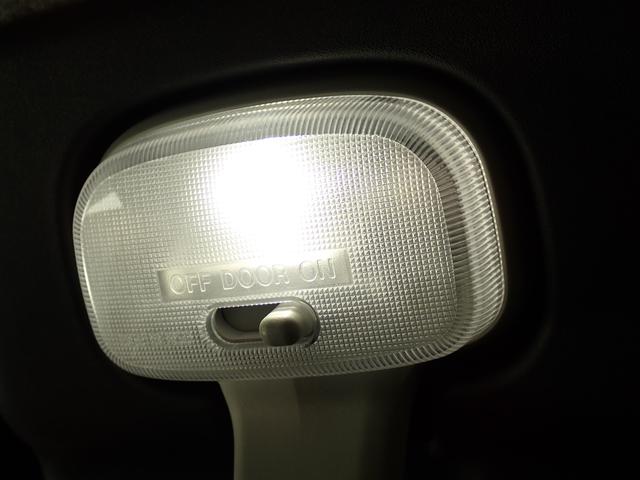 キャリイトラック KCエアコン・パワステ農繁 7型 4WD 高低二段切替式 5MT パートタイム4WD AM/FMラジオ 衝突被害軽減B マット 誤発進抑制機能 アイドリングストップ ハイビームアシスト 車線逸脱警報機能 キーレスエントリー マッドフラップ スペアタイヤ(13枚目)