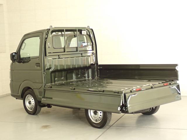 キャリイトラック KCエアコン・パワステ農繁 7型 4WD 高低二段切替式 5MT パートタイム4WD AM/FMラジオ 衝突被害軽減B マット 誤発進抑制機能 アイドリングストップ ハイビームアシスト 車線逸脱警報機能 キーレスエントリー マッドフラップ スペアタイヤ(55枚目)