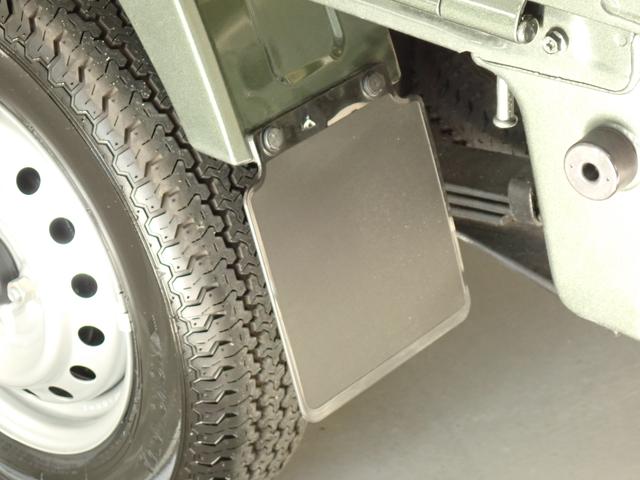 キャリイトラック KCエアコン・パワステ農繁 7型 4WD 高低二段切替式 5MT パートタイム4WD AM/FMラジオ 衝突被害軽減B マット 誤発進抑制機能 アイドリングストップ ハイビームアシスト 車線逸脱警報機能 キーレスエントリー マッドフラップ スペアタイヤ(57枚目)