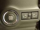 運転席に座ったまま、後席ドアの開閉が可能です。送迎の際などに便利です。