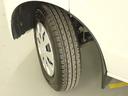タイヤの切れ角が大きく、小回りが利きます。タイヤサイズは、145/80R12です。