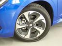 かっこいい切削加工のアルミホイールが 足元を引き締めます。タイヤサイズは、185/55R16です。