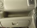 助手席前に薄型のBOXティッシュを置くことができます。運転席からでも手が届き、使い勝手◎
