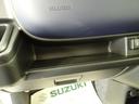 助手席前に薄型のBOXティッシュを置くことができます。運転席からでも手が届き、使い勝手◎