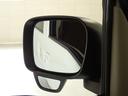 サイドアンダーミラーがあるので、少ない視線移動で安全確認ができ、運転席からの死角を減らします。