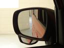 サイドアンダーミラーがあるので、少ない視線移動で安全確認ができ、運転席からの死角を減らします。