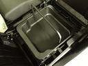 助手席下にはシートアンダーボックスがあります。持ち運びも簡単にでき、汚れた場合は水で洗うこともできるので衛生的です。