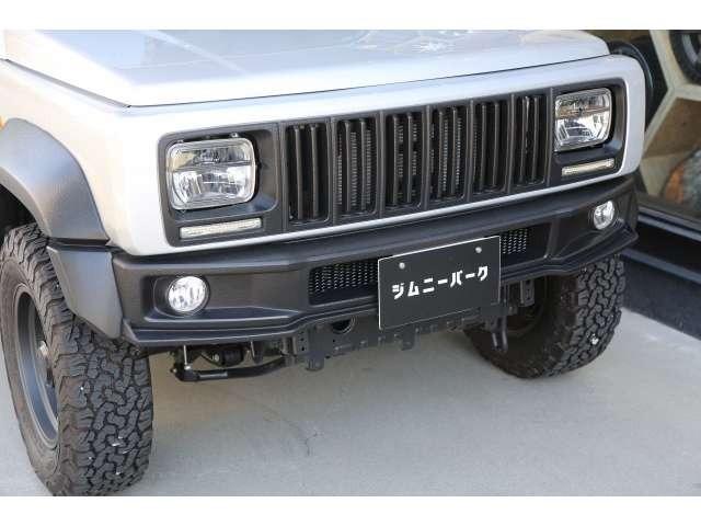ジムニーシエラ ＪＣ　角目ＬＥＤチェロキー仕様　ディスプレイオーディオ　ＥＴＣ車載器　前後ドラレコ　ＤＥＡＮ１５アルミ　ＢＦグッドリッチＫＯ２　前後バンパー　サイドステップ　チッピングブラック塗装済み　ＬＥＤテールランプ（2枚目）