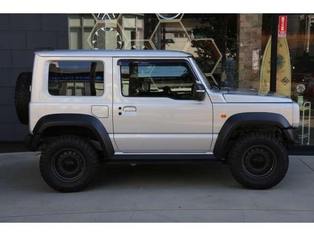 ジムニーシエラ ＪＣ　角目ＬＥＤチェロキー仕様　ディスプレイオーディオ　ＥＴＣ車載器　前後ドラレコ　ＤＥＡＮ１５アルミ　ＢＦグッドリッチＫＯ２　前後バンパー　サイドステップ　チッピングブラック塗装済み　ＬＥＤテールランプ（8枚目）