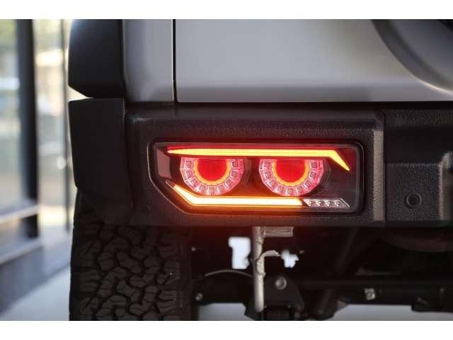 ジムニーシエラ ＪＣ　角目ＬＥＤチェロキー仕様　ディスプレイオーディオ　ＥＴＣ車載器　前後ドラレコ　ＤＥＡＮ１５アルミ　ＢＦグッドリッチＫＯ２　前後バンパー　サイドステップ　チッピングブラック塗装済み　ＬＥＤテールランプ（10枚目）