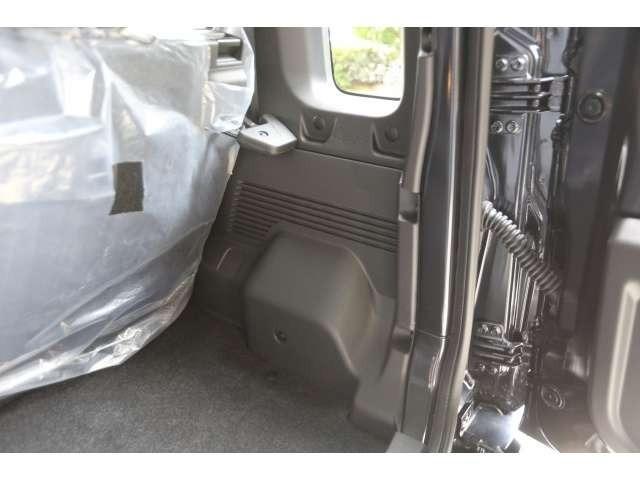 ジムニーノマド ＦＣ　ＡＥＲＯＯＶＥＲコンプリート　ＷＡＬＤジャレット１８アルミ　ヨコハマパラダタイヤ　カロッツェリア９型ナビ　ハイマウントバックカメラ　ＥＴＣ２．０　ＬＥＤテールランプ　バックフォグランプ　サイドモール（34枚目）