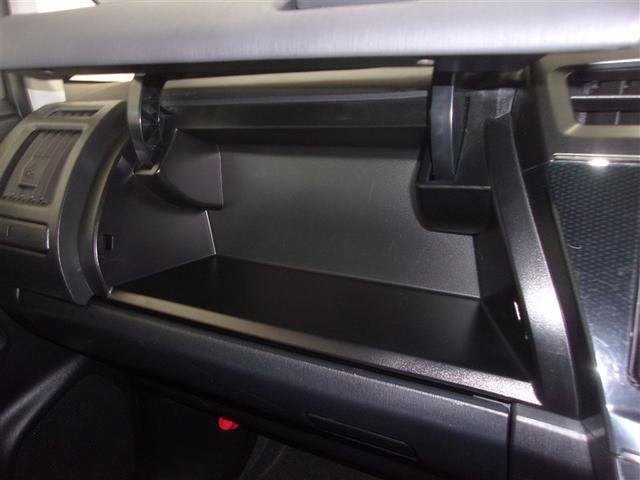 ����ȃO���[�u�{�b�N�X�̏�A�_�b�V���{�[�h�ɊW�t����������I